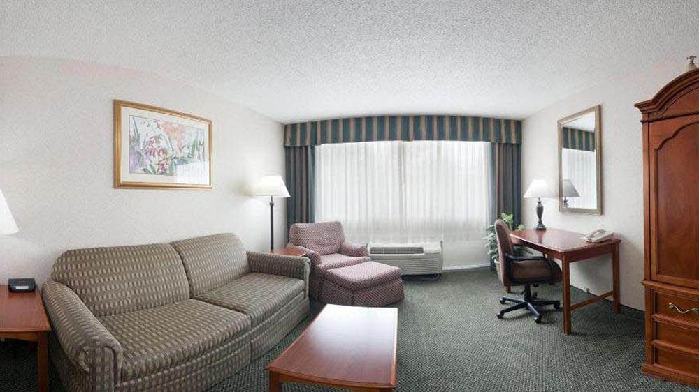 Holiday Inn Marquette By Ihg Exterior photo