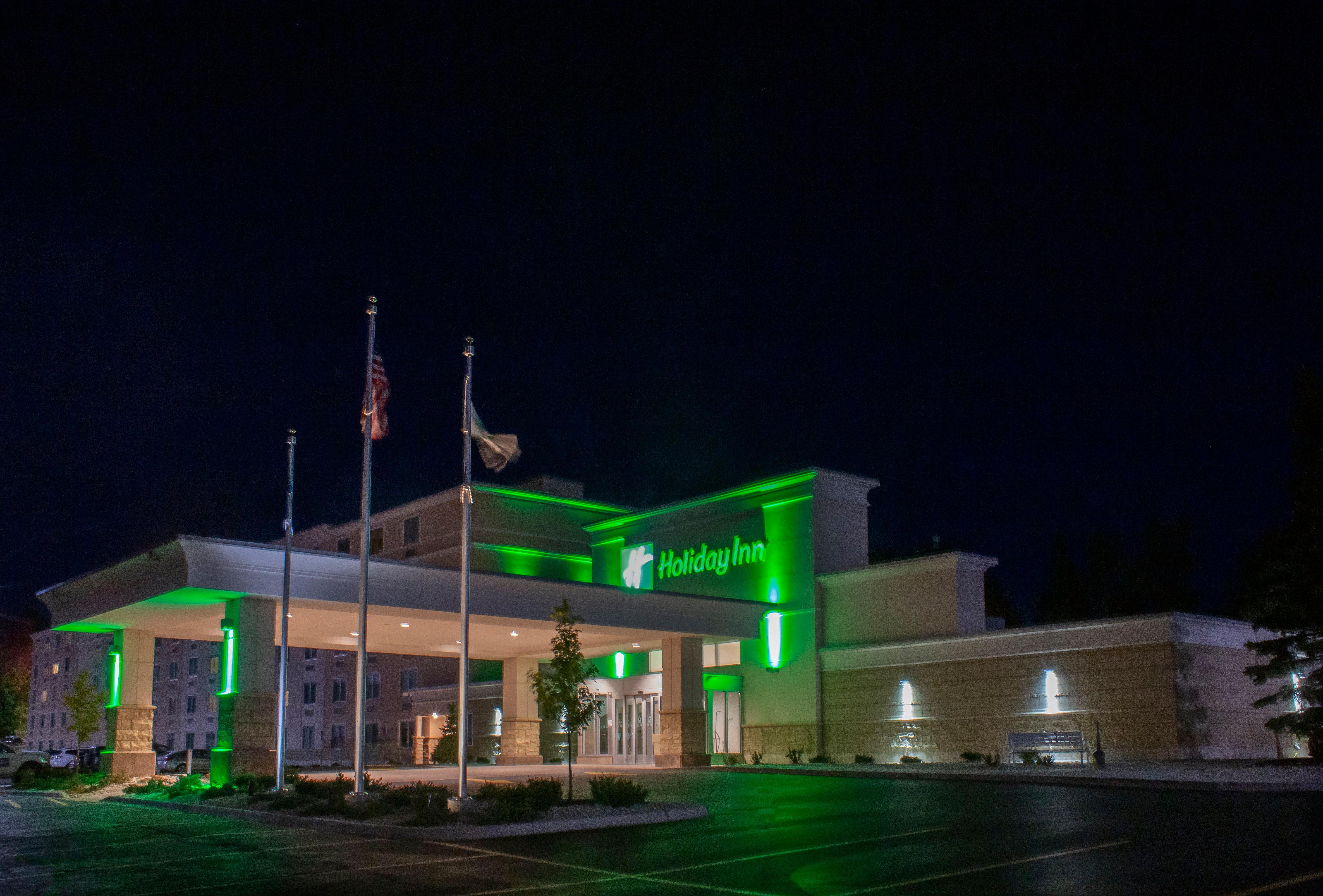 Holiday Inn Marquette By Ihg Exterior photo