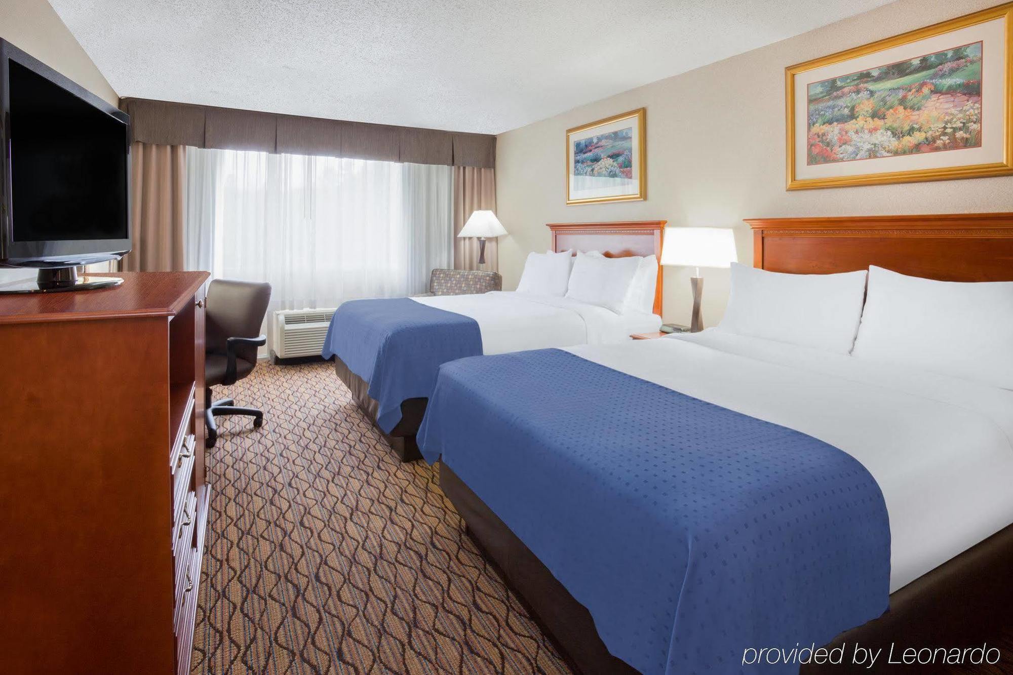 Holiday Inn Marquette By Ihg Exterior photo