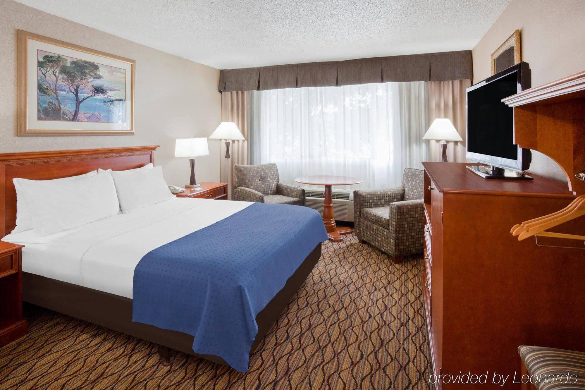 Holiday Inn Marquette By Ihg Exterior photo