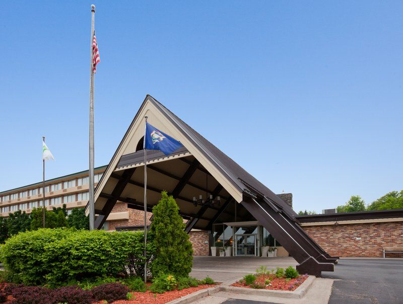 Holiday Inn Marquette By Ihg Exterior photo